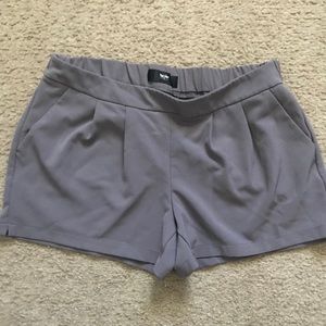 Pleated shorts